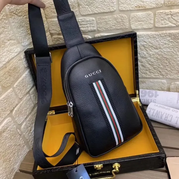 【GUCCI 公式 旗艦店】クッチ  胸ポケット当日出荷 好評に付き再入荷！30*18*7CM