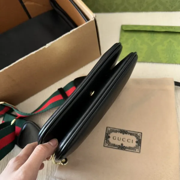 【GUCCI 公式 旗艦店】クッチ   ショルダーバッグ 当日出荷 好評に付き再入荷！22CM