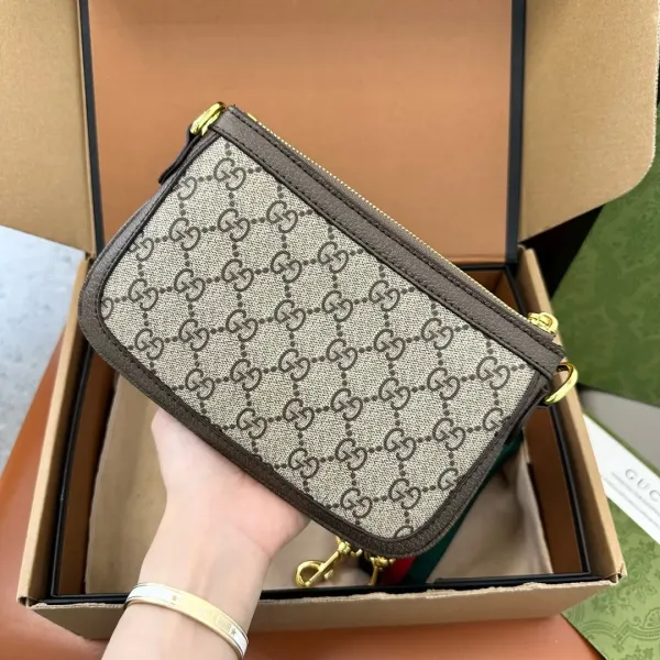 【GUCCI 公式 旗艦店】クッチ   ショルダーバッグ 当日出荷 好評に付き再入荷！22CM