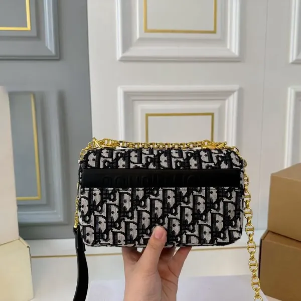 【DIOR公式旗艦店】ディオール  斜めがけバッグ 当日出荷 好評に付き再入荷！20*12CM 240720