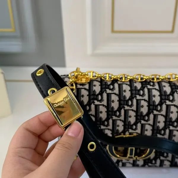 【DIOR公式旗艦店】ディオール  斜めがけバッグ 当日出荷 好評に付き再入荷！20*12CM 240720