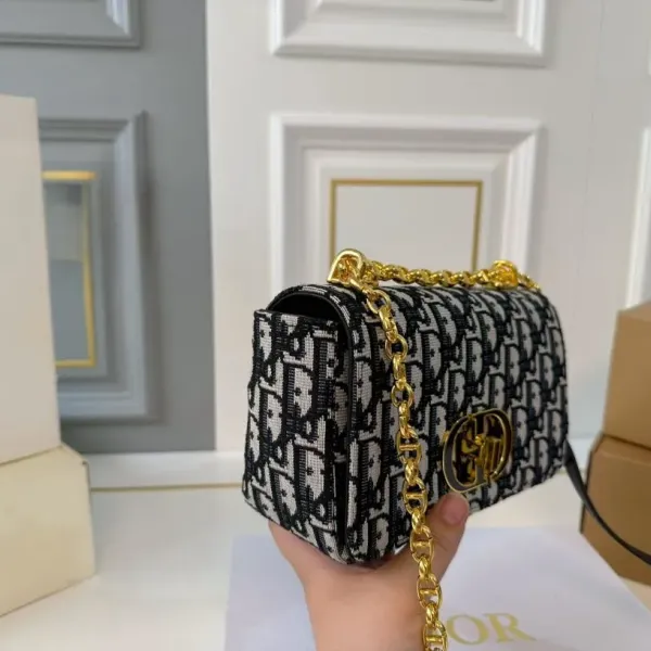 【DIOR公式旗艦店】ディオール  斜めがけバッグ 当日出荷 好評に付き再入荷！20*12CM 240720