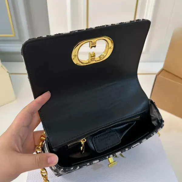 【DIOR公式旗艦店】ディオール  斜めがけバッグ 当日出荷 好評に付き再入荷！20*12CM 240720
