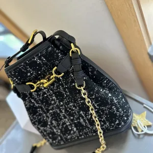 【DIOR公式旗艦店】ディオール  ハンドバッグ   当日出荷 好評に付き再入荷！24CM 240720