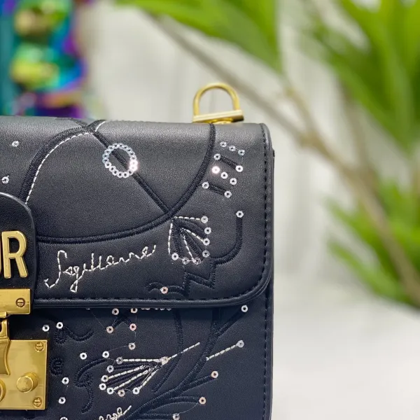 【DIOR  公式 旗艦店】ディオール   ショルダーバッグ 当日出荷 好評に付き再入荷！24*16CM