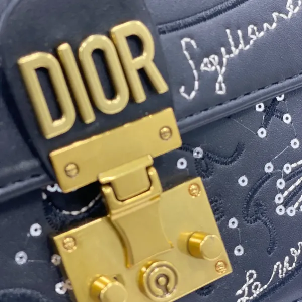【DIOR  公式 旗艦店】ディオール   ショルダーバッグ 当日出荷 好評に付き再入荷！24*16CM