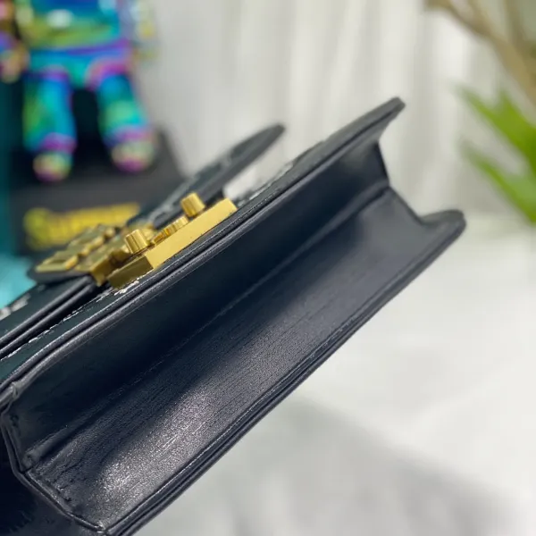 【DIOR  公式 旗艦店】ディオール   ショルダーバッグ 当日出荷 好評に付き再入荷！24*16CM