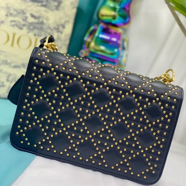 【DIOR  公式 旗艦店】ディオール   ショルダーバッグ 当日出荷 好評に付き再入荷！24*16CM