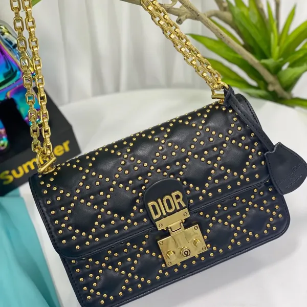 【DIOR  公式 旗艦店】ディオール   ショルダーバッグ 当日出荷 好評に付き再入荷！24*16CM