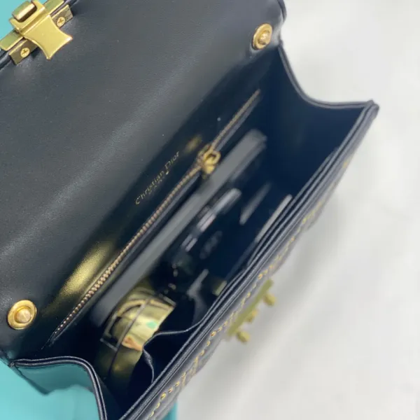 【DIOR  公式 旗艦店】ディオール   ショルダーバッグ 当日出荷 好評に付き再入荷！24*16CM