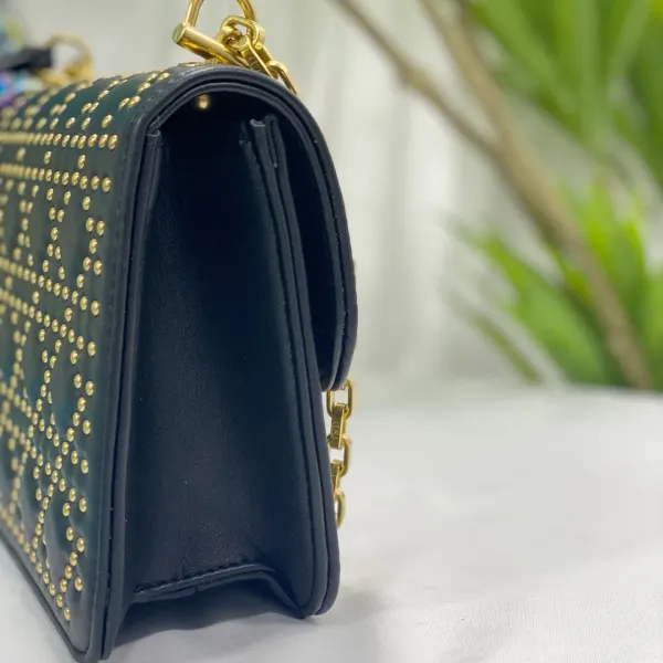 【DIOR  公式 旗艦店】ディオール   ショルダーバッグ 当日出荷 好評に付き再入荷！24*16CM