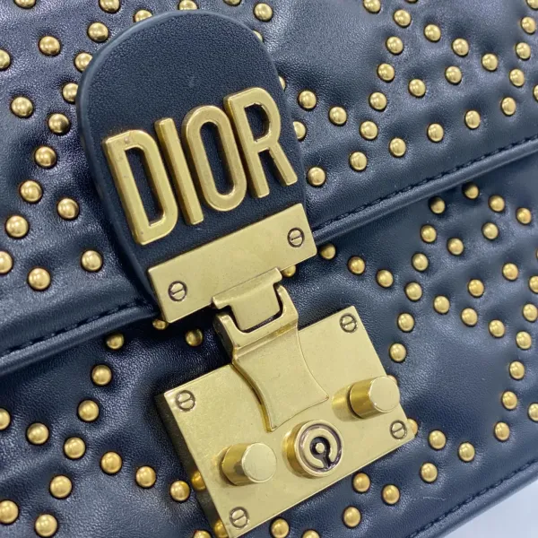 【DIOR  公式 旗艦店】ディオール   ショルダーバッグ 当日出荷 好評に付き再入荷！24*16CM