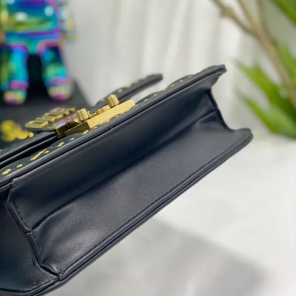 【DIOR  公式 旗艦店】ディオール   ショルダーバッグ 当日出荷 好評に付き再入荷！24*16CM