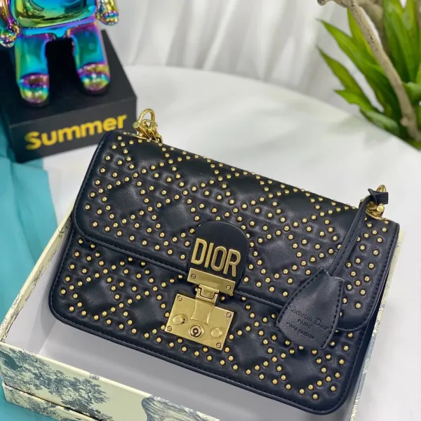 【DIOR  公式 旗艦店】ディオール   ショルダーバッグ 当日出荷 好評に付き再入荷！24*16CM