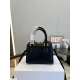 【DIOR  公式 旗艦店】ディオール   ショルダーバッグ 当日出荷 好評に付き再入荷！19*13CM