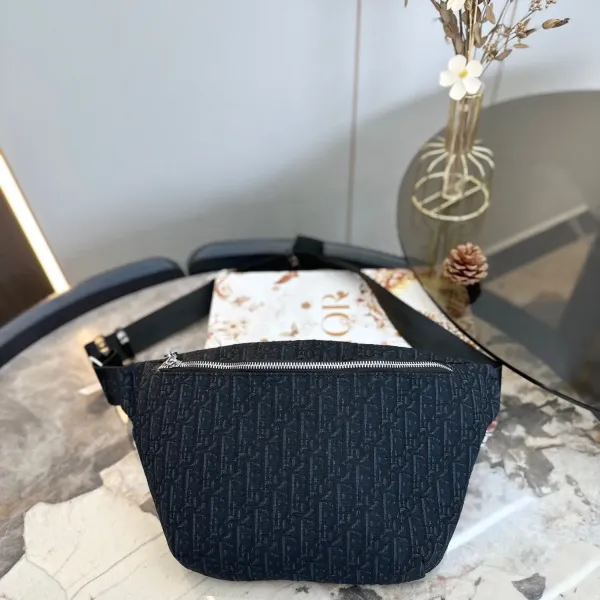 【DIOR   公式 旗艦店】 ディオール   ウエストポーチ 当日出荷 好評に付き再入荷！23*18CM