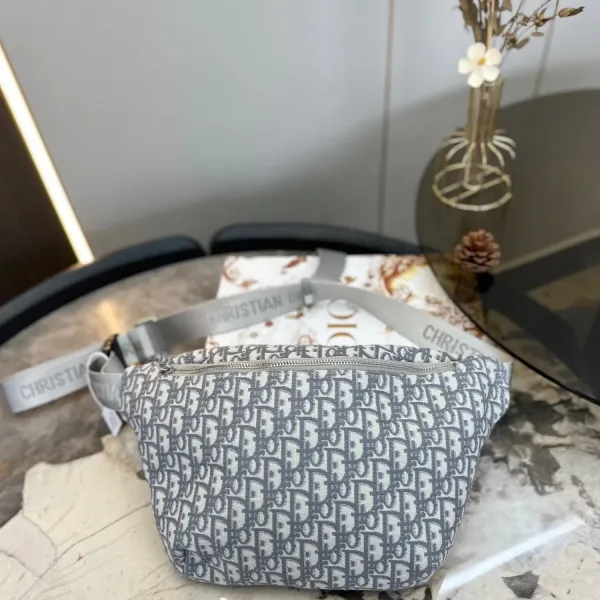 【DIOR   公式 旗艦店】 ディオール   ウエストポーチ 当日出荷 好評に付き再入荷！23*18CM