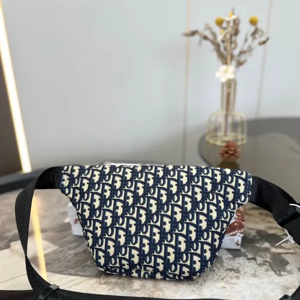 【DIOR   公式 旗艦店】 ディオール   ウエストポーチ 当日出荷 好評に付き再入荷！23*18CM