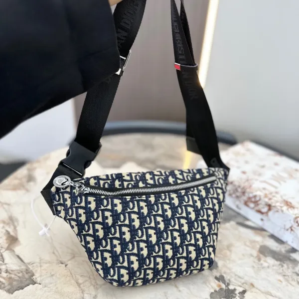 【DIOR   公式 旗艦店】 ディオール   ウエストポーチ 当日出荷 好評に付き再入荷！23*18CM
