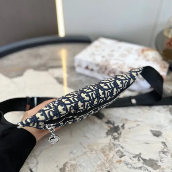 【DIOR   公式 旗艦店】 ディオール   ウエストポーチ 当日出荷 好評に付き再入荷！23*18CM