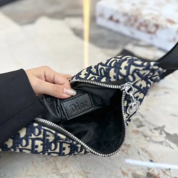 【DIOR   公式 旗艦店】 ディオール   ウエストポーチ 当日出荷 好評に付き再入荷！23*18CM