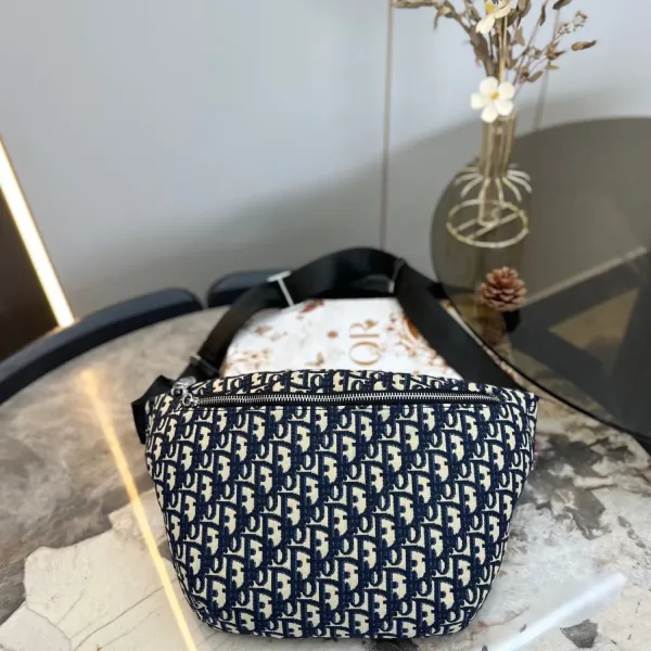 【DIOR   公式 旗艦店】 ディオール   ウエストポーチ 当日出荷 好評に付き再入荷！23*18CM