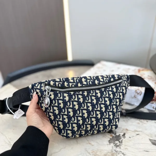 【DIOR   公式 旗艦店】 ディオール   ウエストポーチ 当日出荷 好評に付き再入荷！23*18CM