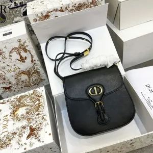 【DIOR  公式旗艦店】 ディオール   ショルダーバッグ 当日出荷 好評に付き再入荷！20*20CM