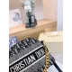 【DIOR  公式 旗艦店】ディオール   ショルダーバッグ 当日出荷 好評に付き再入荷！21*16CM