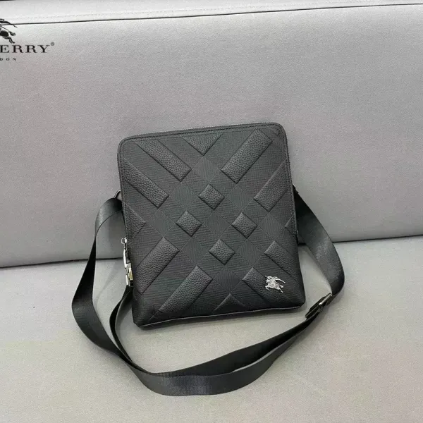 【BURBERRY 公式旗艦店】バーバリー  斜めがけバッグ 当日出荷 好評に付き再入荷！23*26CM