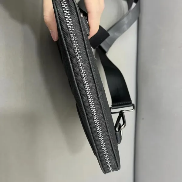 【BURBERRY 公式旗艦店】バーバリー  斜めがけバッグ 当日出荷 好評に付き再入荷！23*26CM