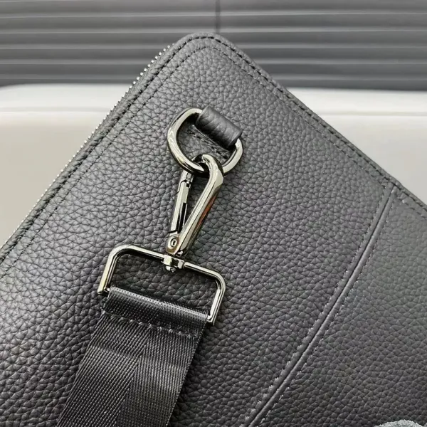 【BURBERRY 公式旗艦店】バーバリー  斜めがけバッグ 当日出荷 好評に付き再入荷！23*26CM