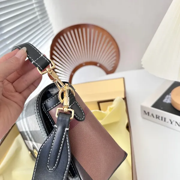 【BURBERRY 公式旗艦店】バーバリー   斜めがけバッグ当日出荷 好評に付き再入荷！24*15CM