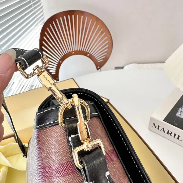 【BURBERRY 公式旗艦店】バーバリー   斜めがけバッグ当日出荷 好評に付き再入荷！24*15CM