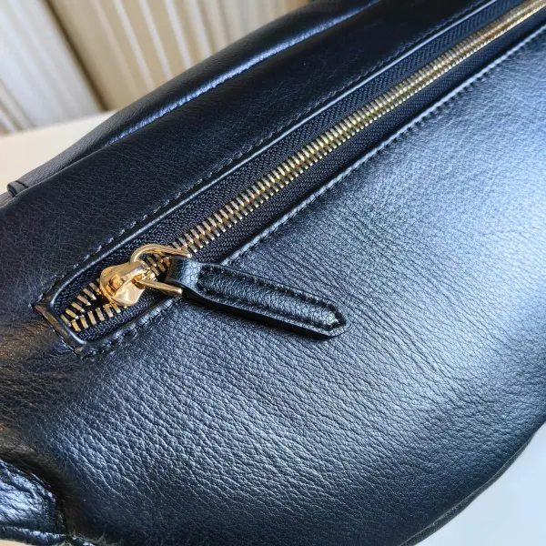 【BURBERRY 公式旗艦店】バーバリー  胸ポケット 当日出荷 好評に付き再入荷！21*18CM