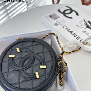 【CHANEL 公式旗艦店】シャネル  斜めがけバッグ 当日出荷 好評に付き再入荷！15*15CM