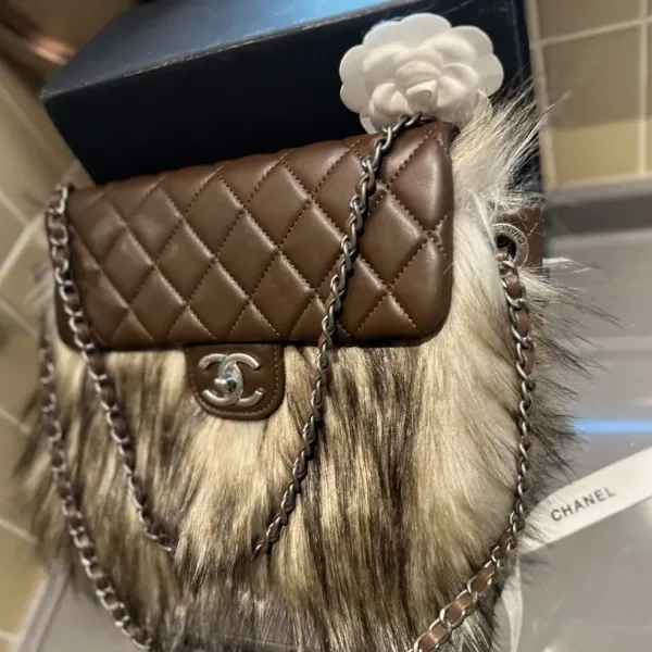 【CHANEL 公式旗艦店】シャネル   ショルダーバッグ  当日出荷 好評に付き再入荷！20*12CM