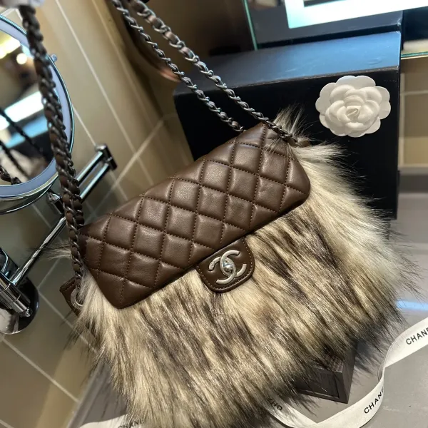 【CHANEL 公式旗艦店】シャネル   ショルダーバッグ  当日出荷 好評に付き再入荷！20*12CM