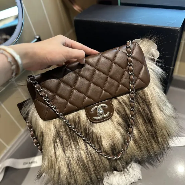 【CHANEL 公式旗艦店】シャネル   ショルダーバッグ  当日出荷 好評に付き再入荷！20*12CM