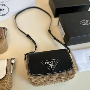 【PRADA  公式 旗艦店】プラダ  斜めがけバッグ 当日出荷 好評に付き再入荷！26*16CM 240719