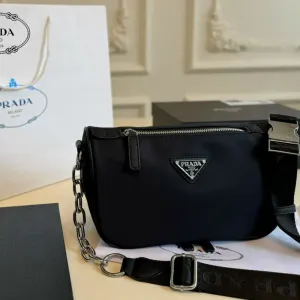 【PRADA  公式 旗艦店】プラダ  斜めがけバッグ 当日出荷 好評に付き再入荷！24*15CM  240719