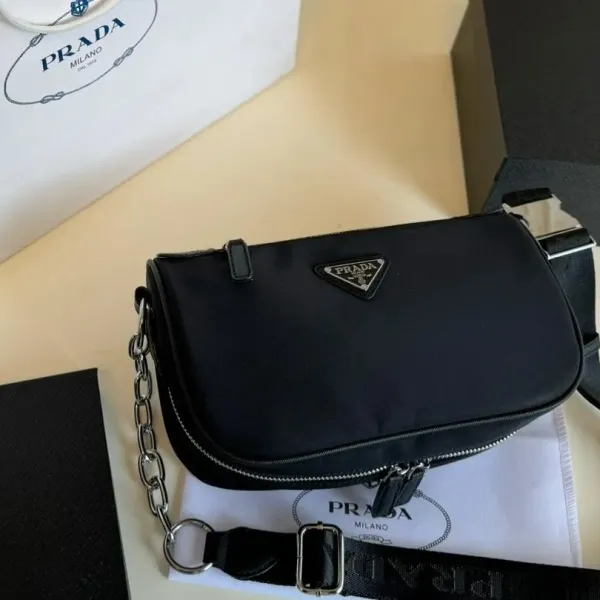 【PRADA  公式 旗艦店】プラダ  斜めがけバッグ 当日出荷 好評に付き再入荷！24*15CM  240719