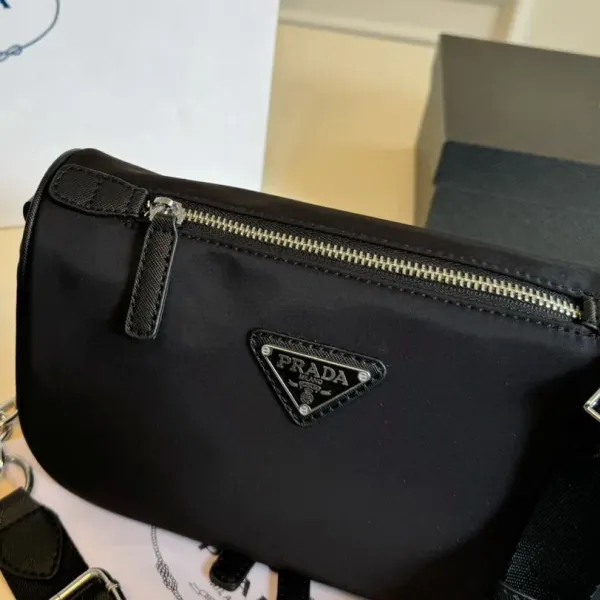 【PRADA  公式 旗艦店】プラダ  斜めがけバッグ 当日出荷 好評に付き再入荷！24*15CM  240719