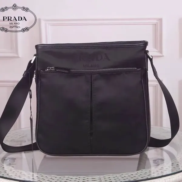 【PRADA 公式旗艦店】プラダ  斜めがけバッグ 当日出荷 好評に付き再入荷！26*26*7CM
