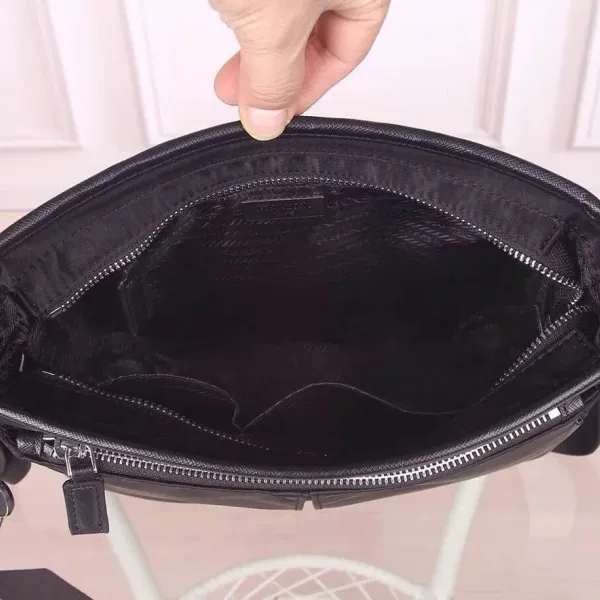 【PRADA 公式旗艦店】プラダ  斜めがけバッグ 当日出荷 好評に付き再入荷！26*26*7CM