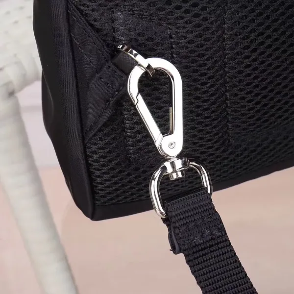 【PRADA 公式旗艦店】プラダ  胸ポケット 当日出荷 好評に付き再入荷！30*20*7CM