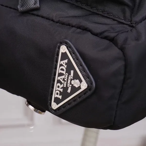 【PRADA 公式旗艦店】プラダ  胸ポケット 当日出荷 好評に付き再入荷！30*20*7CM