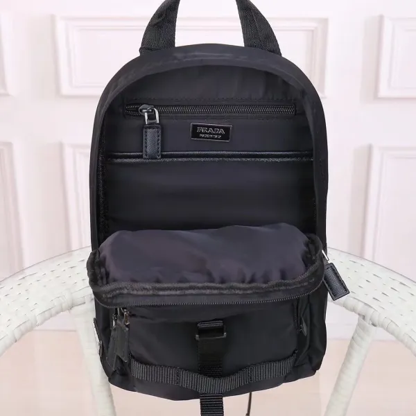 【PRADA 公式旗艦店】プラダ  胸ポケット 当日出荷 好評に付き再入荷！30*20*7CM
