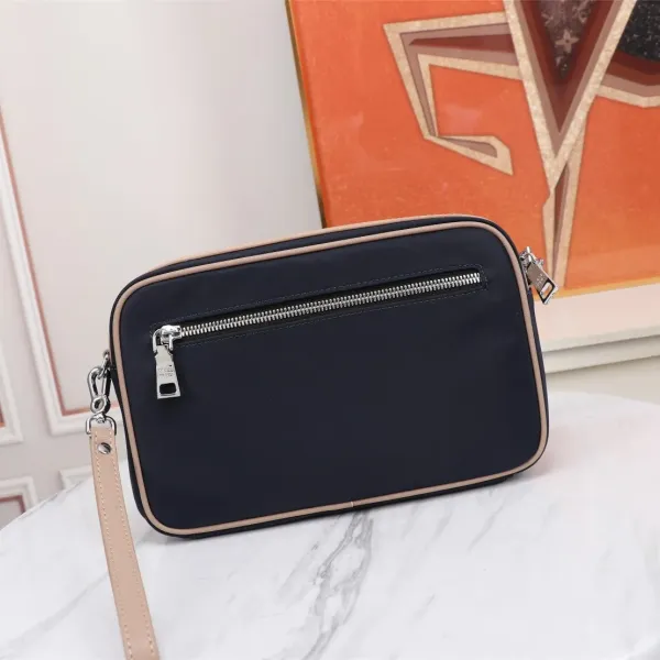 【PRADA  公式旗艦店】プラダ  クラッチバッグ 当日出荷 好評に付き再入荷！28*17*4CM
