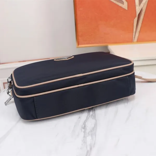 【PRADA  公式旗艦店】プラダ  クラッチバッグ 当日出荷 好評に付き再入荷！28*17*4CM